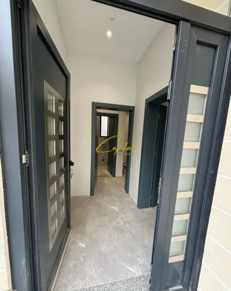 Tirane, jepet me qera ambjent biznesi Kati 0, 80 m² 1.100 € (PROKURORIA E TIRANES)