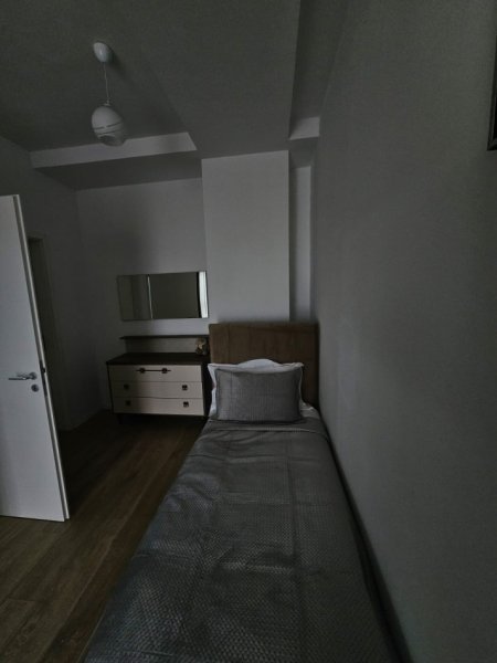 Tirane, jepet me qera apartament 2+1+Ballkon Kati 4, 100 m² 600 € (Siri Kodra)