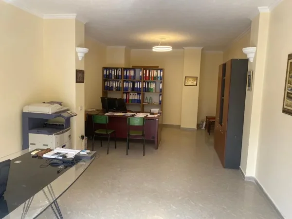 Tirane, shitet dyqan Kati 0, 42 m² 100.000 € (Shitet Super Dyqan tek Mine Peza. Rruga Prokop Myzeqari)