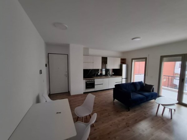 Tirane, jepet me qera apartament 1+1 Kati 6, 65 m² (Kompleksi Delijorgji)