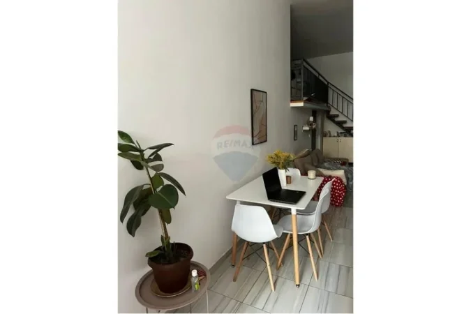 Tirane, shitet apartament duplex 1+1 , 65 m² 75.000 € (Rr. 5 Maji)
