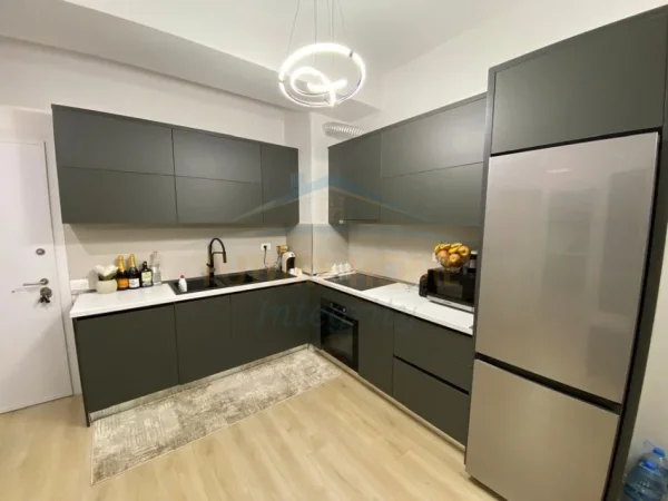 Shitet, Apartament 1+1, Kompleksi Mangalem, Tiranë.