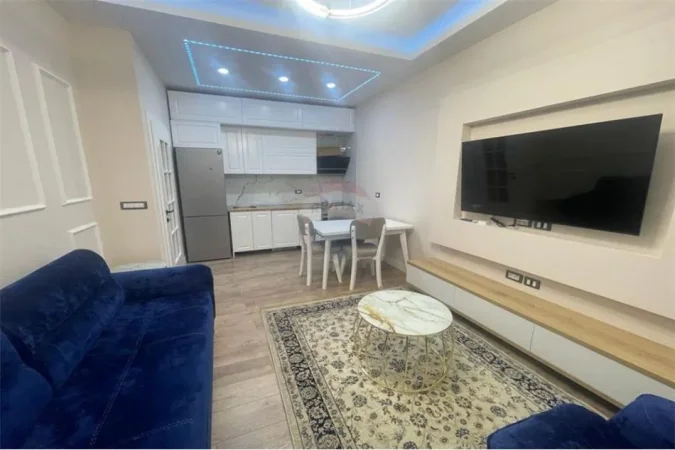 Vlore, jepet me qera apartament 1+1 , 65 m² 500 € (Uje i Ftohte)