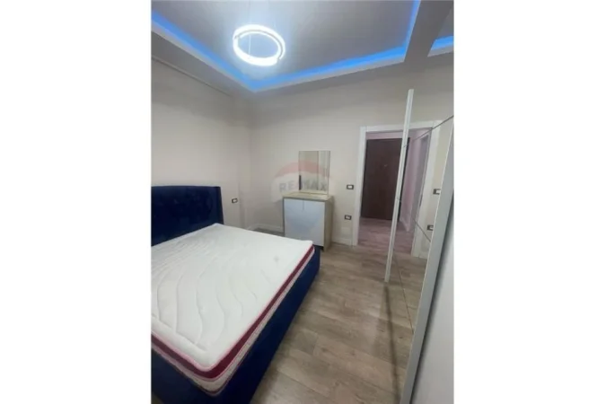 Vlore, jepet me qera apartament 1+1 , 65 m² 500 € (Uje i Ftohte)