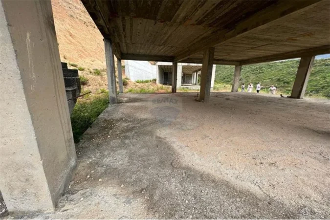 Vlore, shitet truall ne bregdet , 1.000 m² 250.000 € (Radhime)