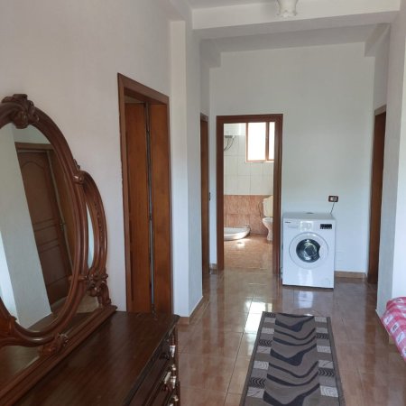 Tirane, jepet me qera apartament 1+1+Aneks Kati 1, 300 € (laprake)