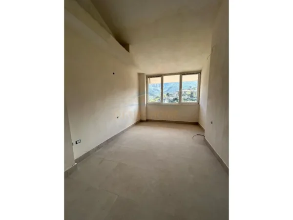 Shitet, Apartament 2+1, Fresk, Tirane.