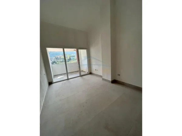 Shitet, Apartament 2+1, Fresk, Tirane.
