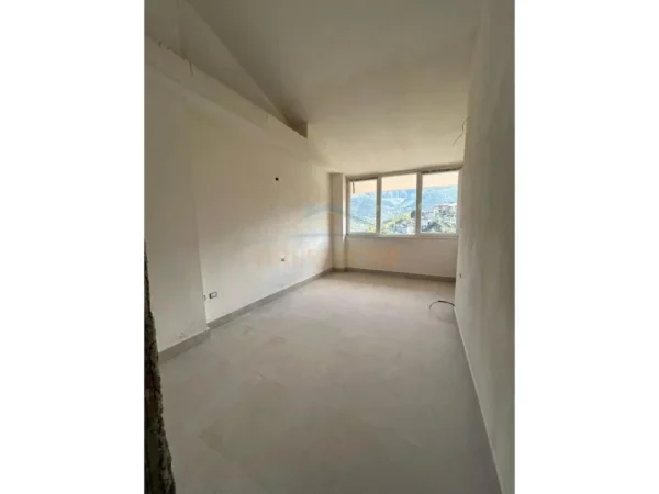 Shitet, Apartament 2+1, Fresk, Tirane.