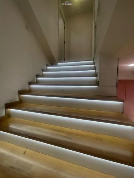 Tirane, jepet me qera dyqan Kati 0, 160 m² 4.500 € (myslym shyru)