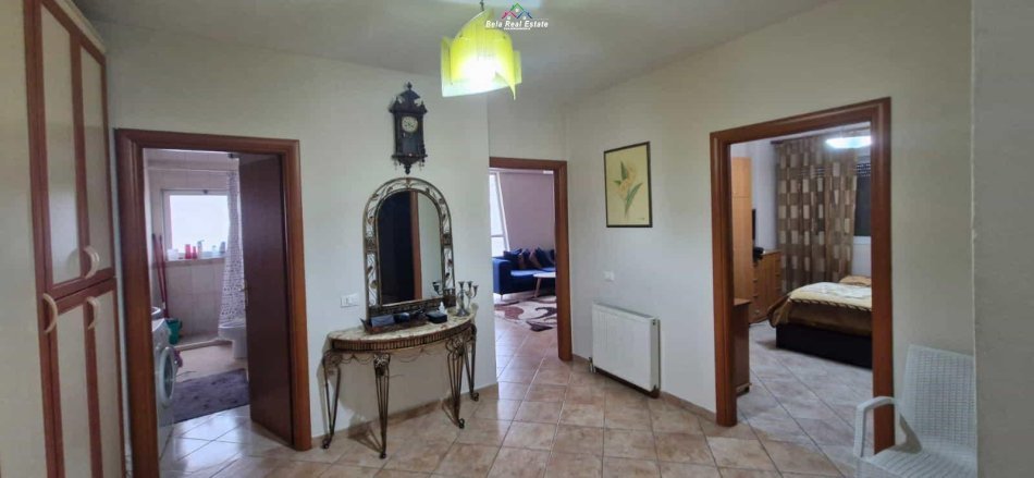 Tirane, jepet me qera apartament 2+1 Kati 3, 115 m² 650 Euro (Komuna e Parisit)