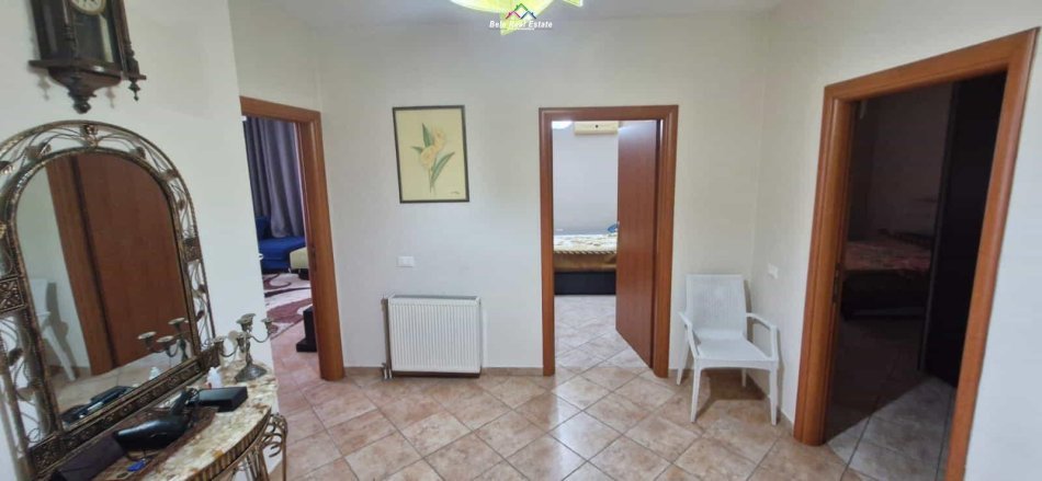 Tirane, jepet me qera apartament 2+1 Kati 3, 115 m² 650 Euro (Komuna e Parisit)