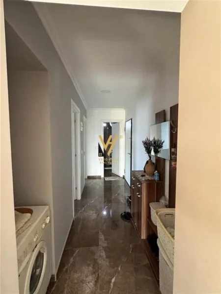 Tirane, shitet apartament 2+1+Ballkon Kati 8, 91 m² (SHKOZE) 150.000 EURO