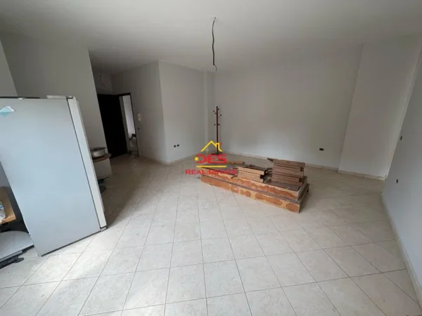 Vlore, shitet apartament 2+1+Ballkon Kati 3, 110 m² 120.000 € (Rruga Sulejman Delvina)