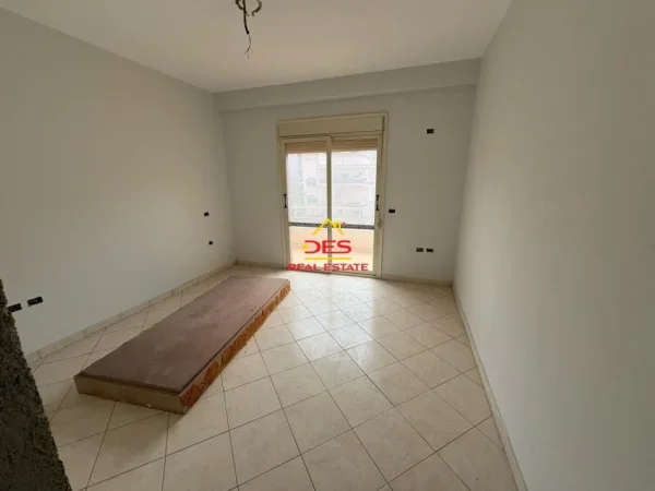 Vlore, shitet apartament 2+1+Ballkon Kati 3, 110 m² 120.000 € (Rruga Sulejman Delvina)