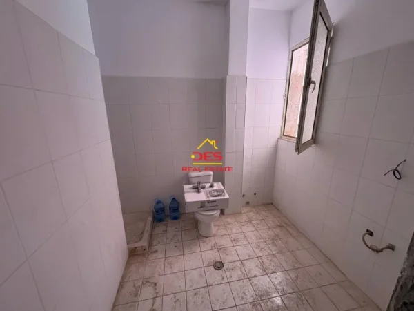 Vlore, shitet apartament 2+1+Ballkon Kati 3, 110 m² 120.000 € (Rruga Sulejman Delvina)