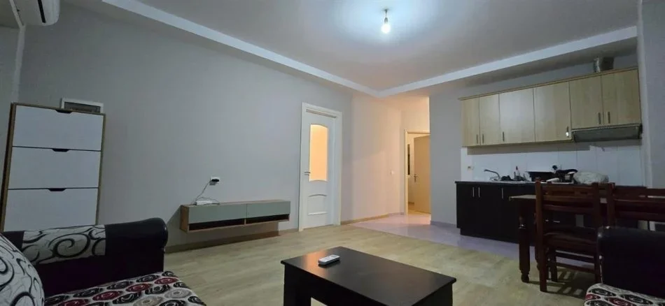 Tirane, jepet me qera Vile 2+1 Kati 1, 75 m² 380 € (sauk)