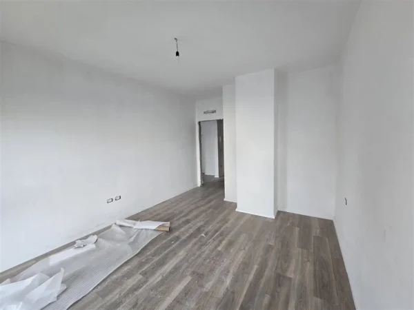Tirane, shes apartament 1+1+Ballkon Kati 1, 71 m² 129.000 € (rruga dritan hoxha)