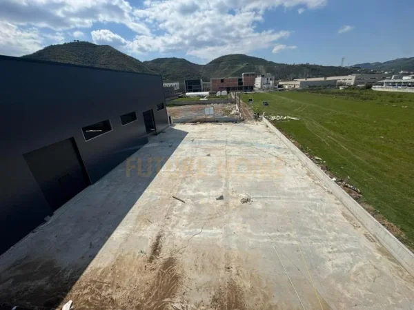 Tirane, jepet me qera magazine Kati 0, 1.200 m² (Vaqarr)