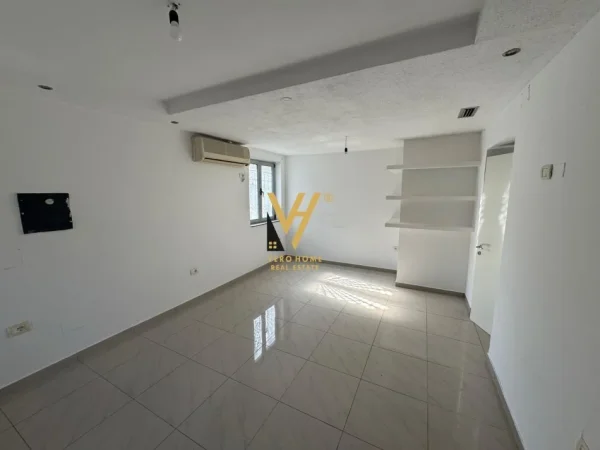 Tirane, jepet me qera zyre Kati 1, 100 m² 800 € (MINE PEZA)