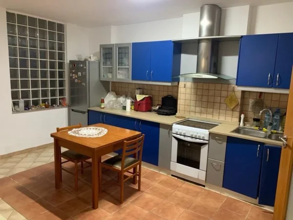 Tirane, shitet apartament 3+1 Kati 2, 125 m² 325.000 € (Rruga Faik Konica)