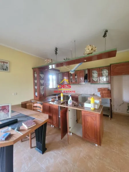 Sarande, shitet shtepi 2+1+Ballkon Kati 0, 300 m² 90.000 € 