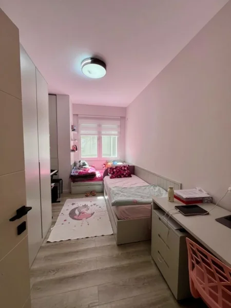 Tirane, shitet apartament 3+1 , 128 m² 290.000 € (Liqeni i Thate)