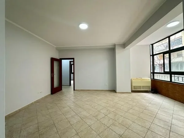 Tirane, shitet apartament 3+1 , 145 m² 320.000 € (Komuna e Parisit)