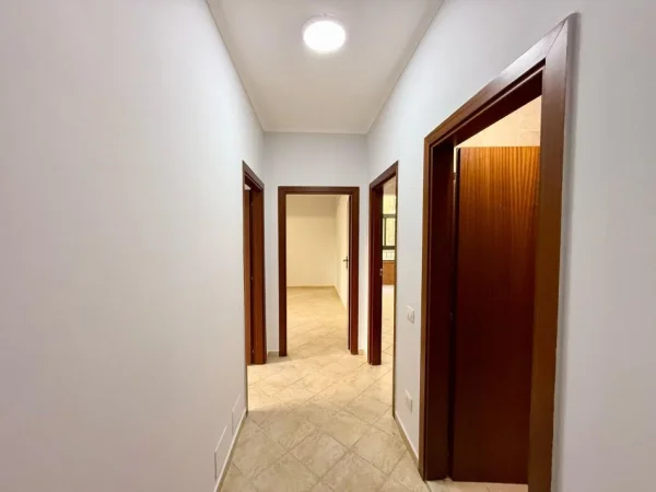 Tirane, shitet apartament 3+1 , 145 m² 320.000 € (Komuna e Parisit)