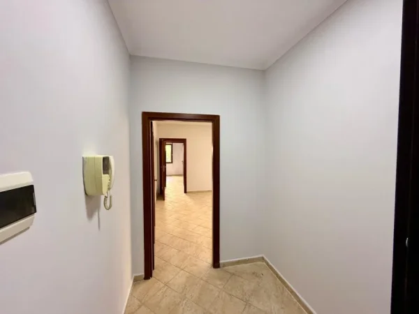 Tirane, shitet apartament 3+1 , 145 m² 320.000 € (Komuna e Parisit)