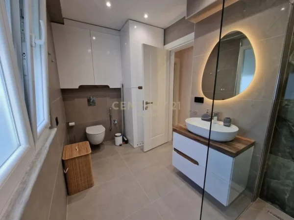 Tirane, jepet me qera apartament Kati 3, 100 m² 1.500 € (ish ekspozita)