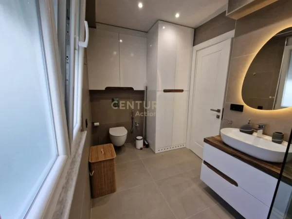 Tirane, jepet me qera apartament Kati 3, 100 m² 1.500 € (ish ekspozita)