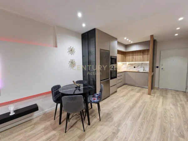Tirane, jepet me qera apartament Kati 3, 100 m² 1.500 € (ish ekspozita)