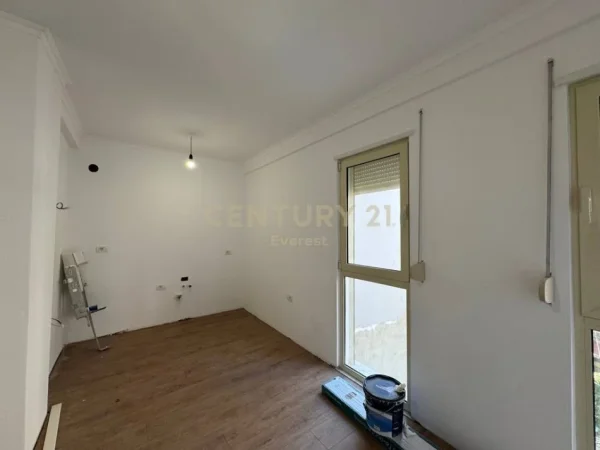 Tirane, shitet apartament 1+1 Kati 1, 43 m² 120.000 € (mine peza)