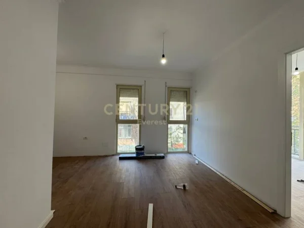Tirane, shitet apartament 1+1 Kati 1, 43 m² 120.000 € (mine peza)