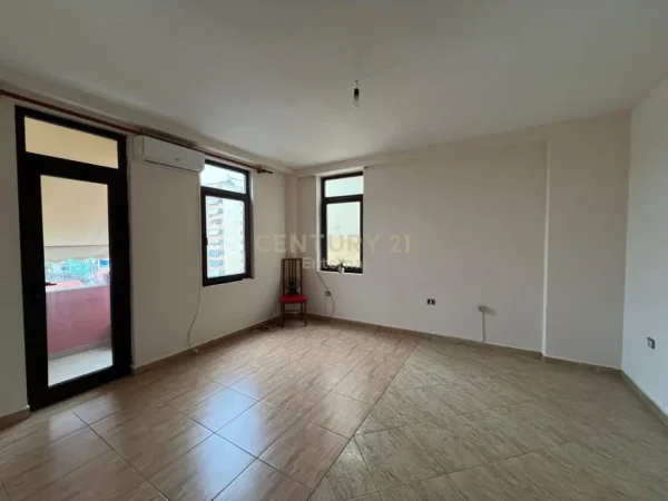 Tirane, jap me qera zyre , 91 m² 500 € (Komuna e Parisit)