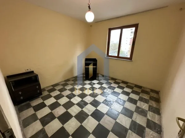 Tirane, shitet apartament 2+1+Ballkon Kati 4, 75 m² 120.000 € (Bulevardi "Bajram Curri")