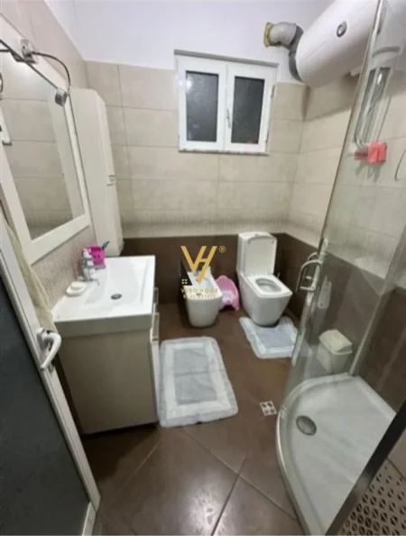 Tirane, jepet me qera shtepi 2+1+Ballkon Kati 0, 130 m² 550 € (RRUGA PRINC VIDI,INSTITUT)