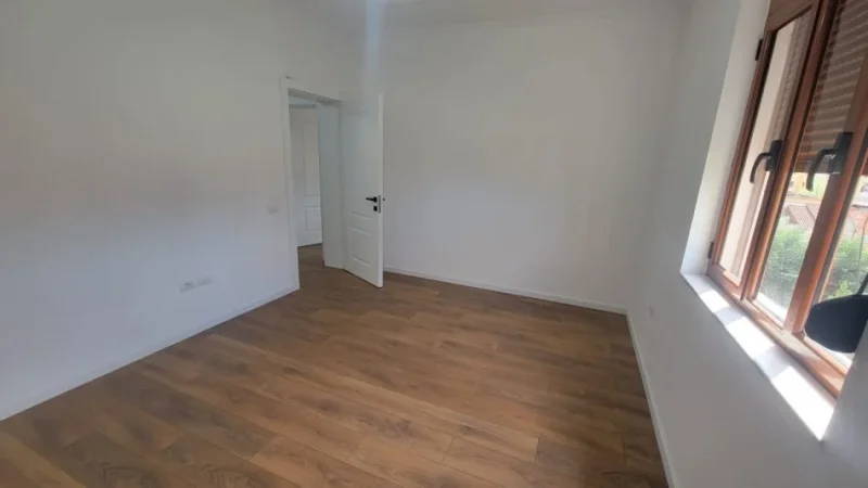 Tirane, shitet apartament 2+1+Ballkon Kati 3, 180 m² (rruga babe rrexha mbrpa globit)