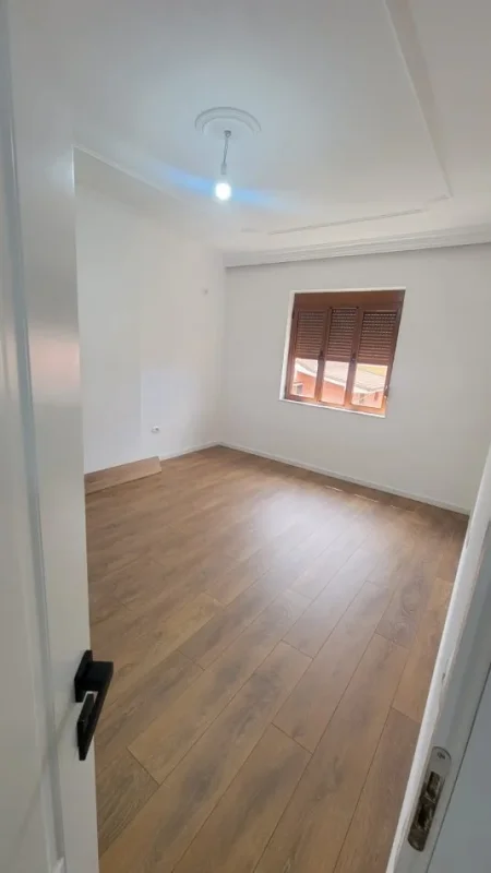 Tirane, shitet apartament 2+1+Ballkon Kati 3, 180 m² (rruga babe rrexha mbrpa globit)