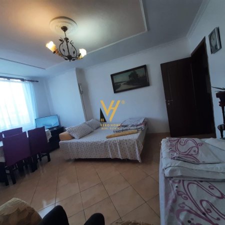 Tirane, jepet me qera apartament 2+1+Ballkon Kati 3, 70 m² 500 € (OXHAKU)