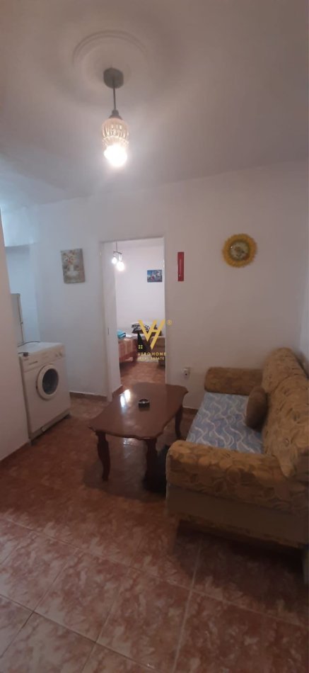 Tirane, jepet me qera apartament 1+1+Ballkon Kati 1, 50 m² 400 € (OXHAKU)