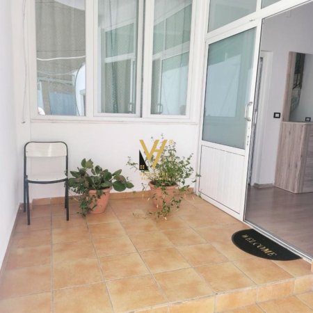 Tirane, jepet me qera apartament 1+1+Ballkon Kati 3, 75 m² 450 € (MARTENITETI I RI)