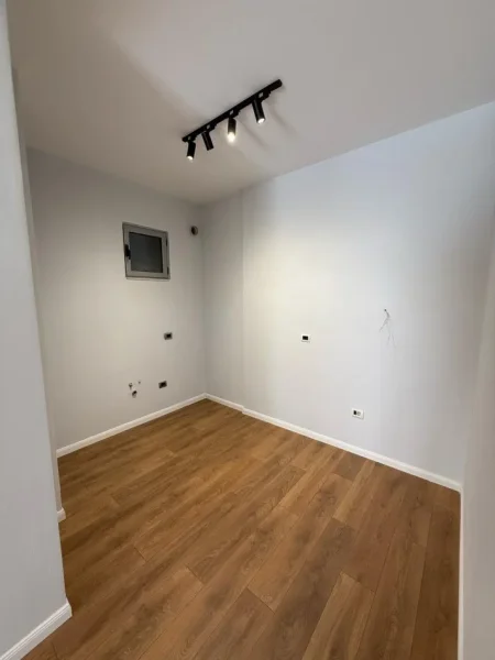 Tirane, shitet apartament 1+1+Aneks+Ballkon Kati 2, 84 m² 110.000 € (astir)