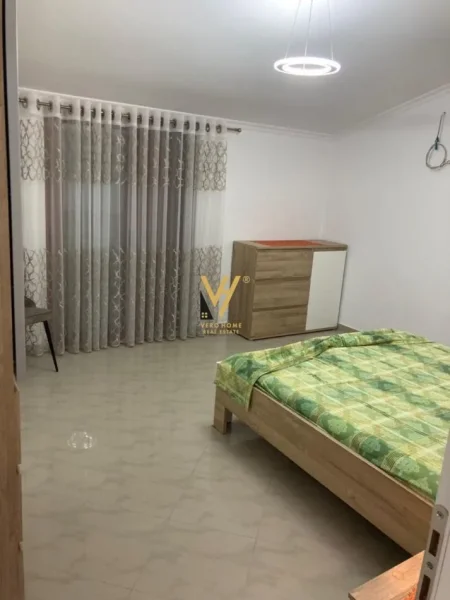 Tirane, jepet me qera apartament 2+1+Ballkon Kati 3, 120 m² 500 € (MISTO MAME)