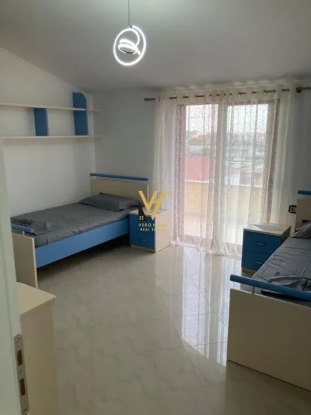 Tirane, jepet me qera apartament 2+1+Ballkon Kati 3, 120 m² 500 € (MISTO MAME)