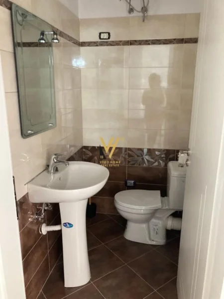 Tirane, jepet me qera apartament 2+1+Ballkon Kati 3, 120 m² 500 € (MISTO MAME)