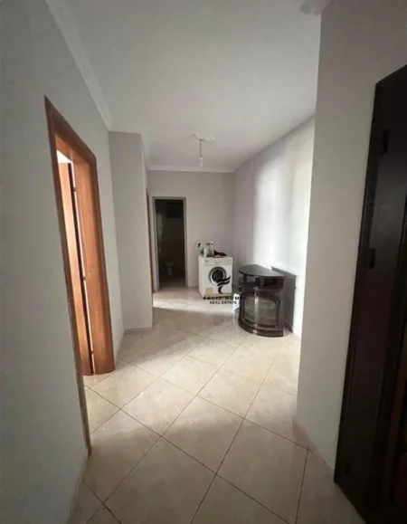 Tirane, jepet me qera apartament 2+1+Ballkon Kati 3, 90 m² 500 € (ASTIR)