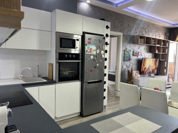 Tirane, jepet me qera apartament 2+1+Ballkon Kati 9, 102 m² 760 € (Ish-Fusha e Aviacionit, Kompleksi IBN)
