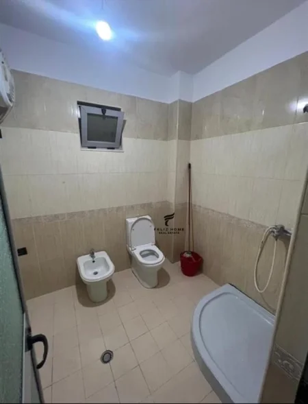 Tirane, jepet me qera zyre Kati 3, 90 m² 500 € (ASTIR)